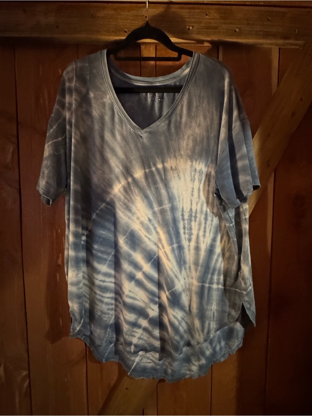 Time and Tru Blue and White V-Neck Tie-Dye Tee
